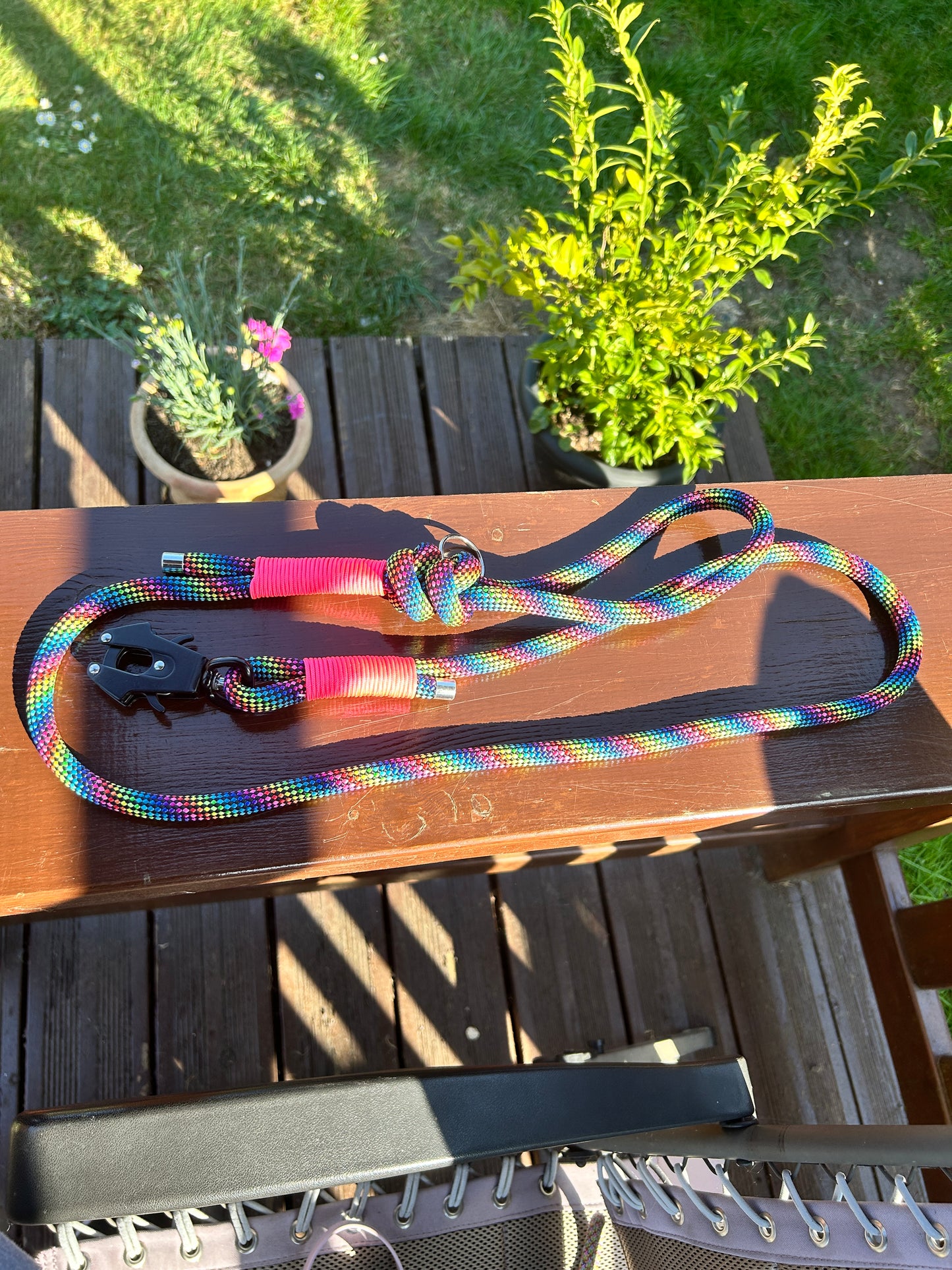 Rainbow rope lead with black quick release clip and pink cord whipping