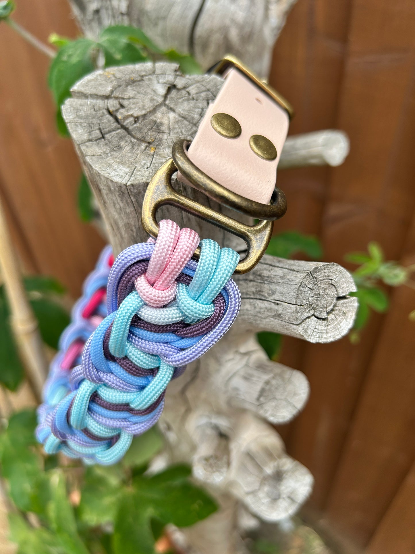 The Basildon Collar - Retro